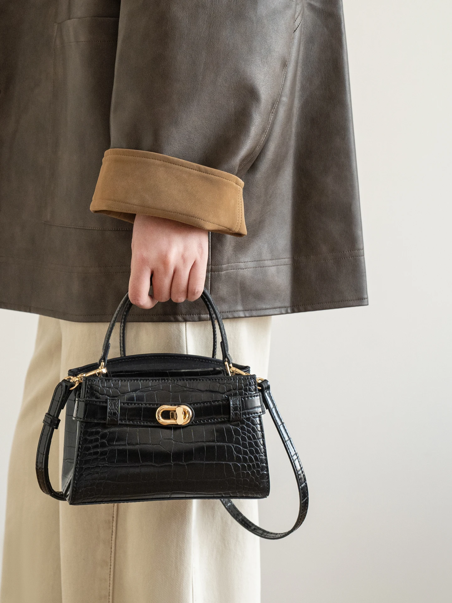 Sac élégant à motif crocodile  - Luxury Bags & Leather Repair Of Atlanta Reviews avis et prix