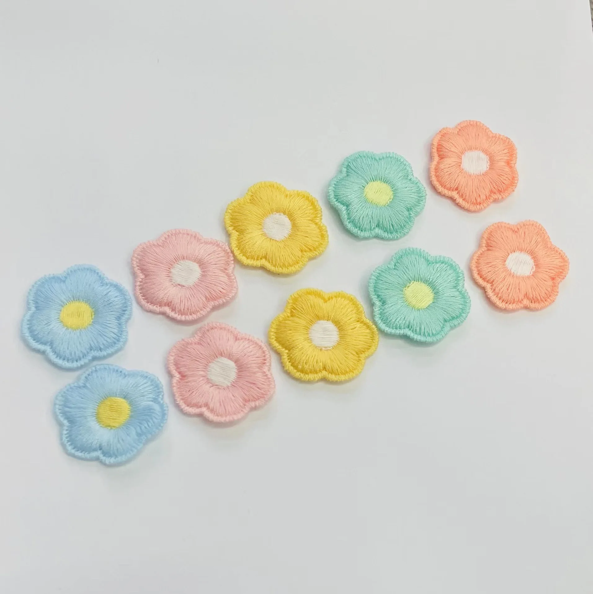 30 Stück Stickerei Sonnenblume Stoff Aufkleber dekorative DIY Kinder Haarschmuck Kleidung niedlichen kleinen Blumen Kleidung Zugang