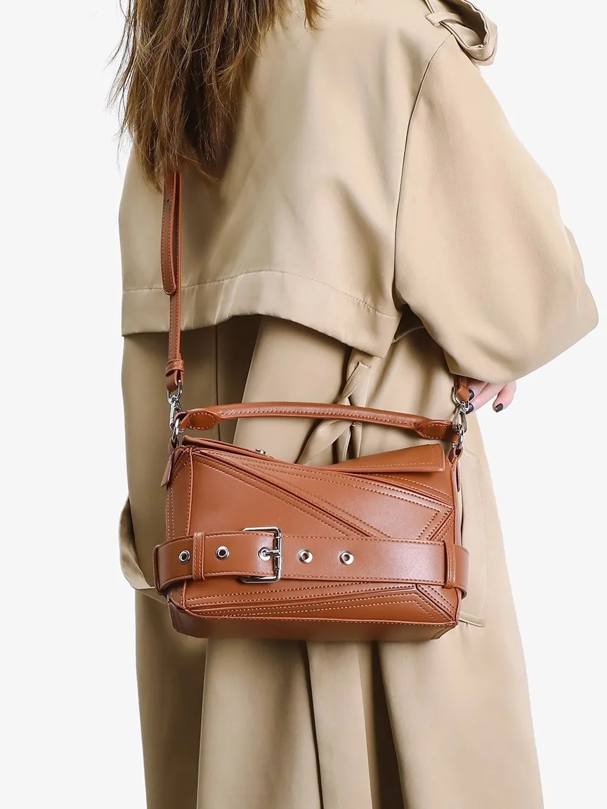 

Genuine Leather Pillow aped Motorcycle Bag Women's Crossbody Handbag Large Capaci Belt Decorated Cowhide Bag