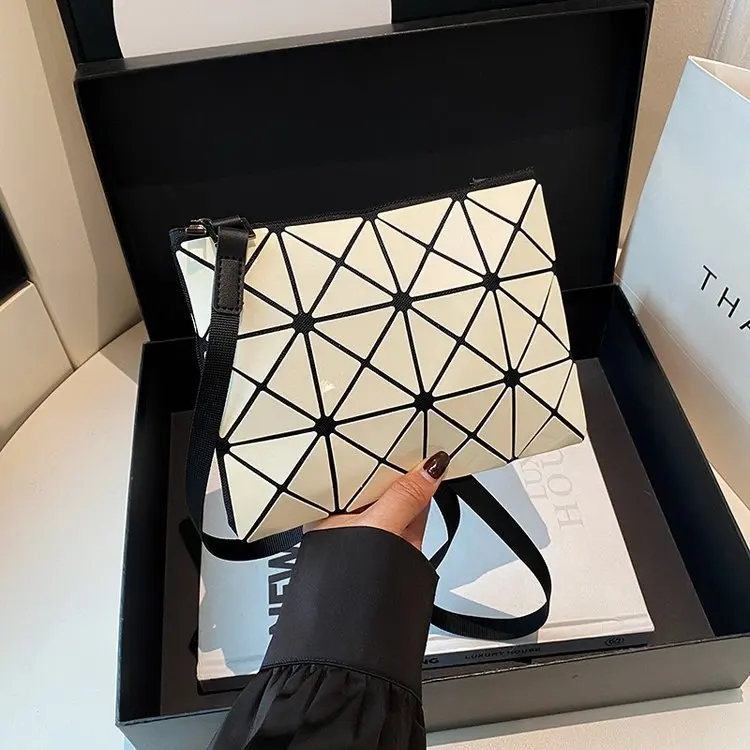 

Модная мини-сумка-конверт 2025 года с геометрическим узором, кошелек через плечо для женщин, держатель для телефона