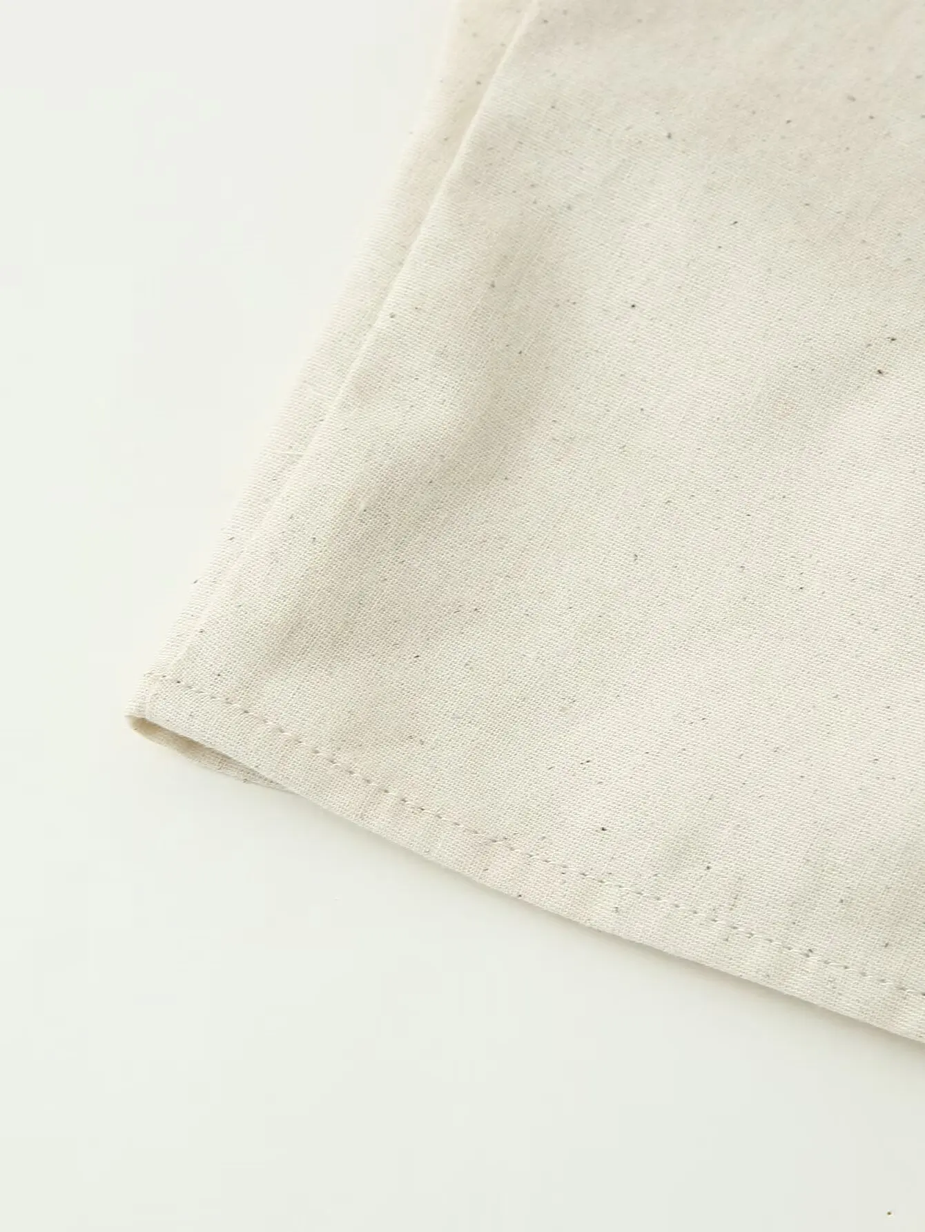 Nieuwe zomercollectie Damesmode Casual Veelzijdige Vintage Halter Hals Bloemen Geborduurde Top met Stropdas aan de achterkant