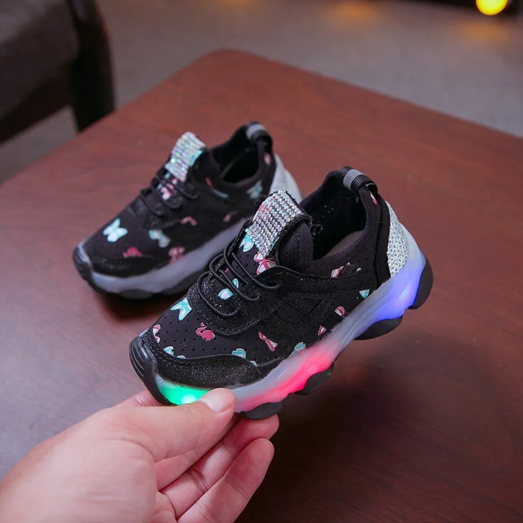 Lente Herfst Mode Lichtgevende Kinderen Led Sneakers Voor Meisjes 2024 Nieuwe Peuter Casual Diamanten Prinses Vlinder Sneakers