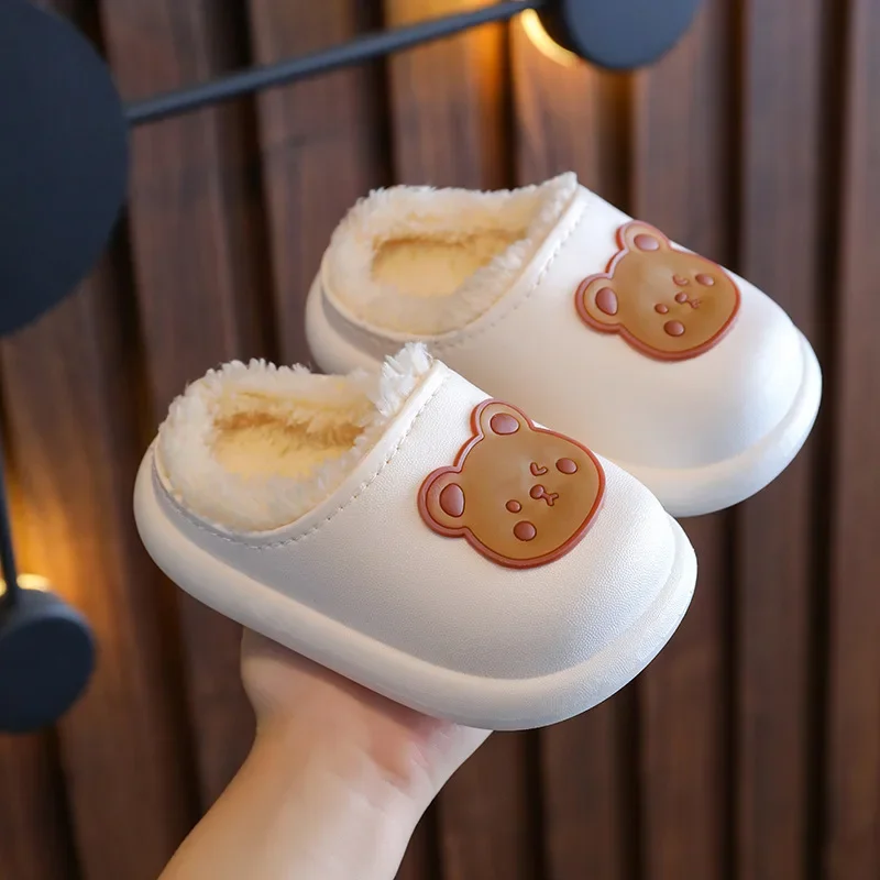 Zapatillas de algodón cálidas para Bebé y Niño, pantuflas impermeables para casa para niña, oso de dibujos animados, toboganes de interior,