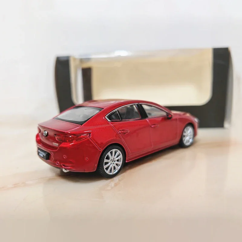 다이캐스트 1:43 스케일 Mazda 3 AXELA 시뮬레이션 합금 자동차 모델 차량 소년 장난감 Collectible Display Gifts 기념품 장식품
