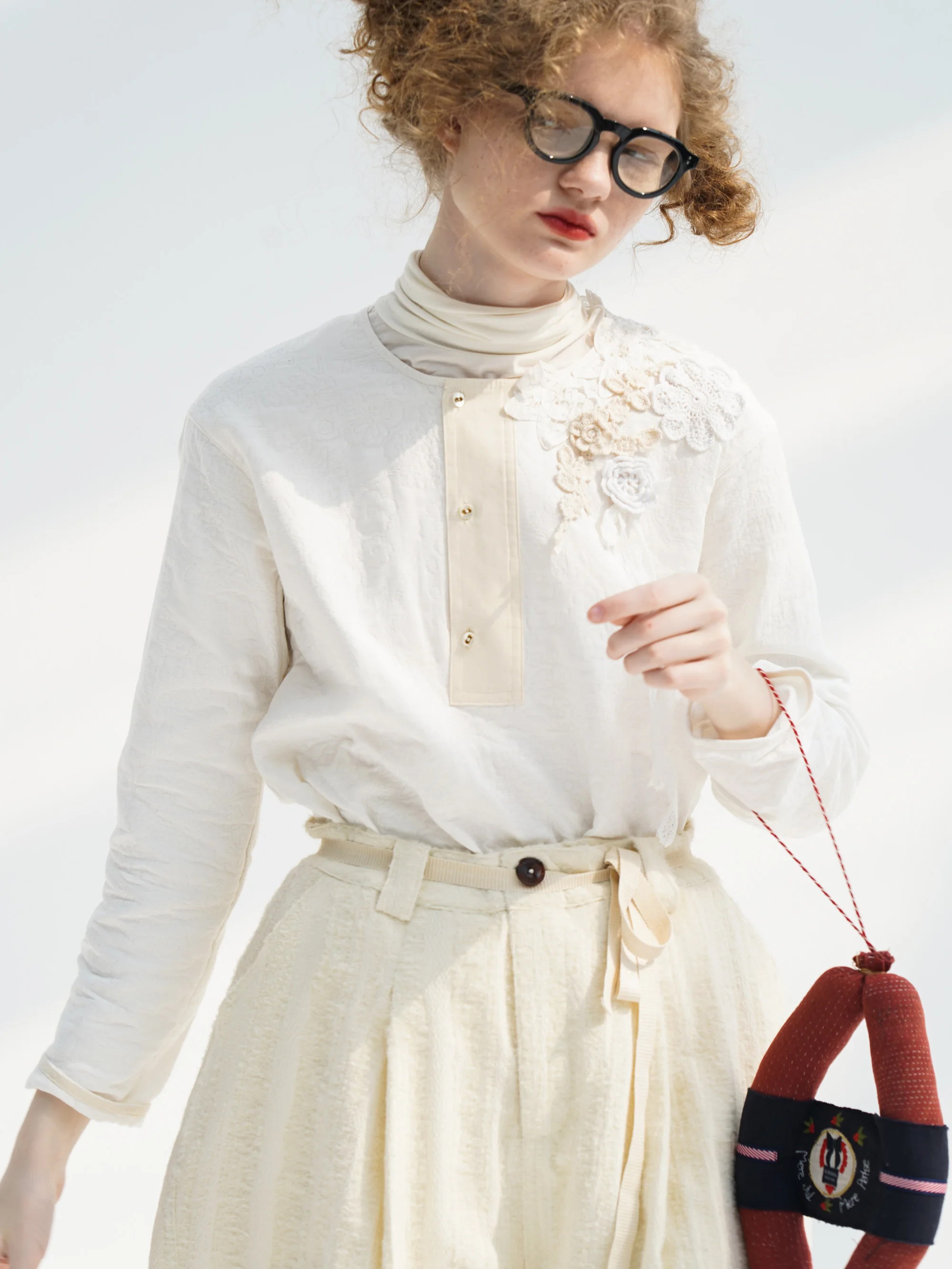 

WOKERKER Ретро-рубашка ручной вязки с 3D-цветами, белая, с круглым вырезом, из хлопка и льна, с длинным рукавом, удобная, дышащая, женская