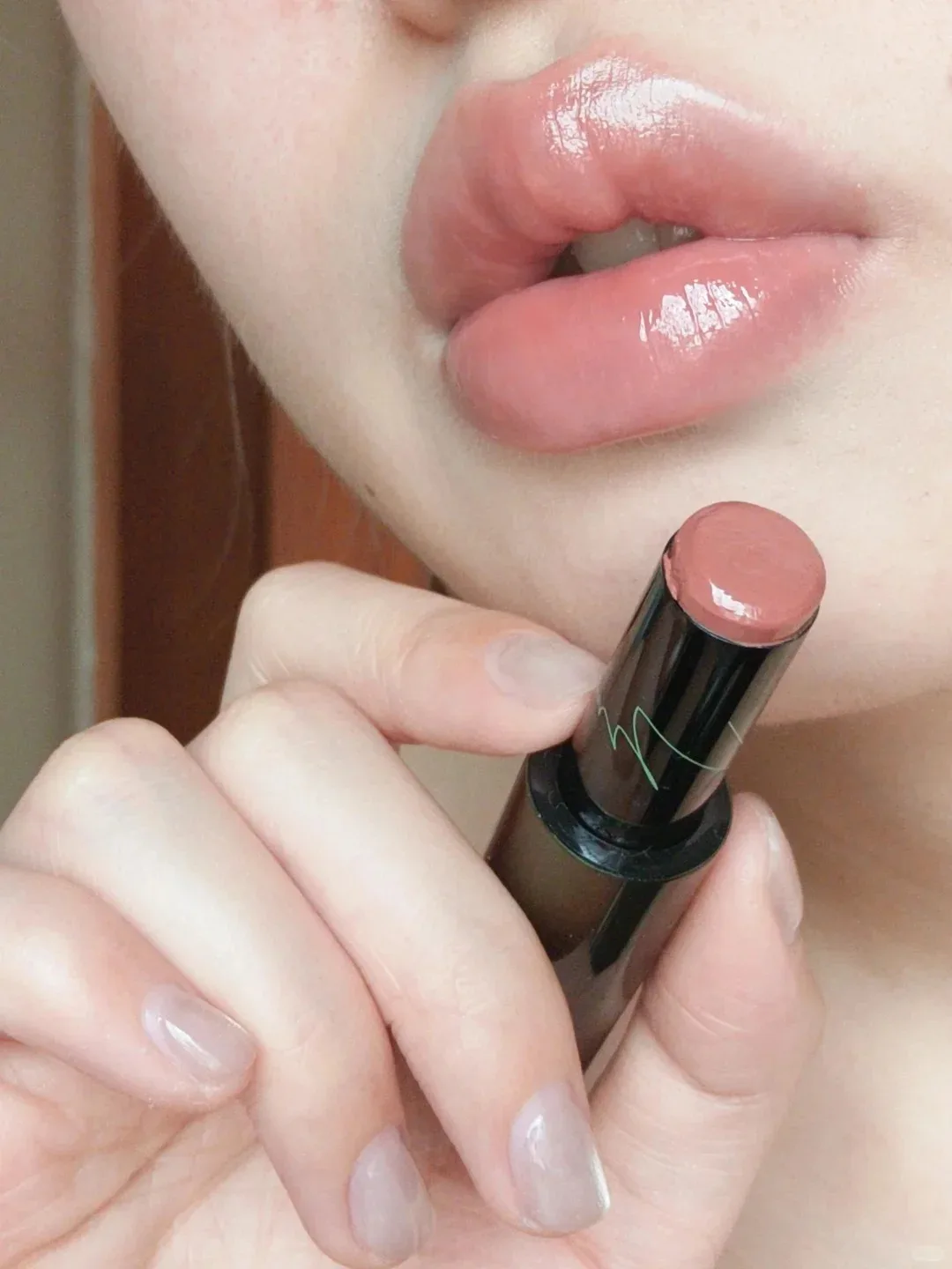 RC Barra Multiuso Esencia Labio Gloss Fascinante Cuidado Labios Mejillas Hidratante Duradero Mate Brillo Híbrido Natural Nude Ligeramente Tono Rosado Multitarea