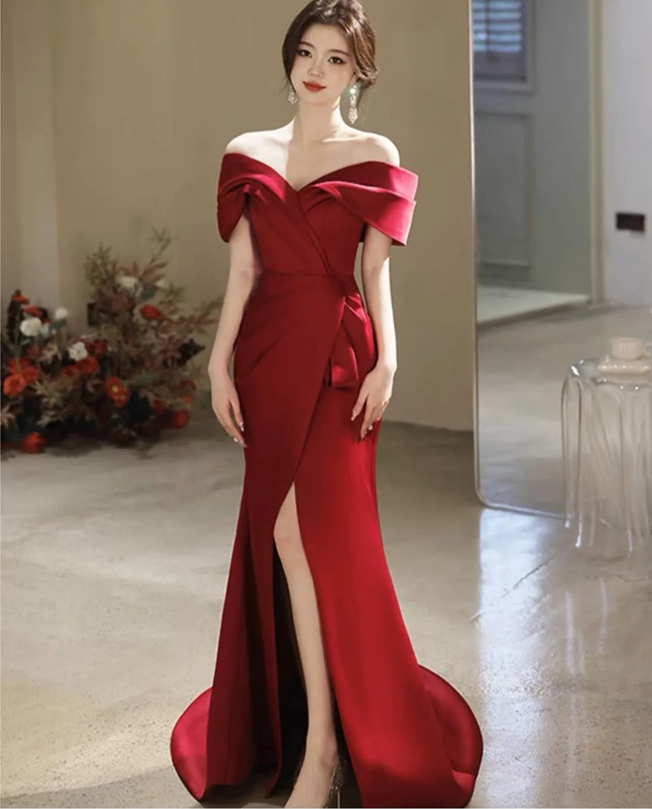 2025 Vestidos de fiesta de satén con manga casquillo y cuello en V exquisitos hechos a medida Vestidos de fiesta de tren de barrido con gradas con abertura lateral sexy