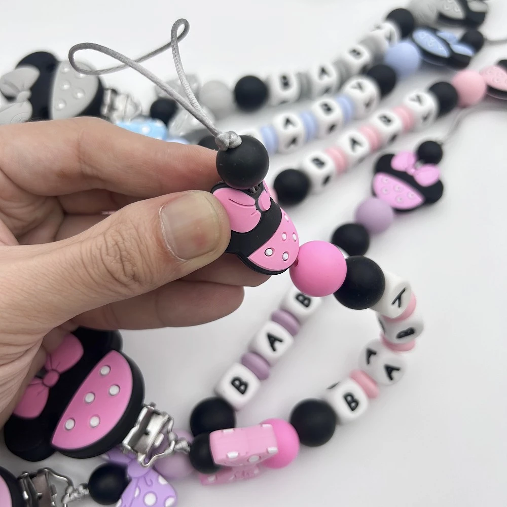 Personalisierte Englisch Russische Buchstaben Baby Silikon Erdbeere Schnuller Clips Ketten Halter Beißring Anhänger Zahnen Kawaii Geschenk