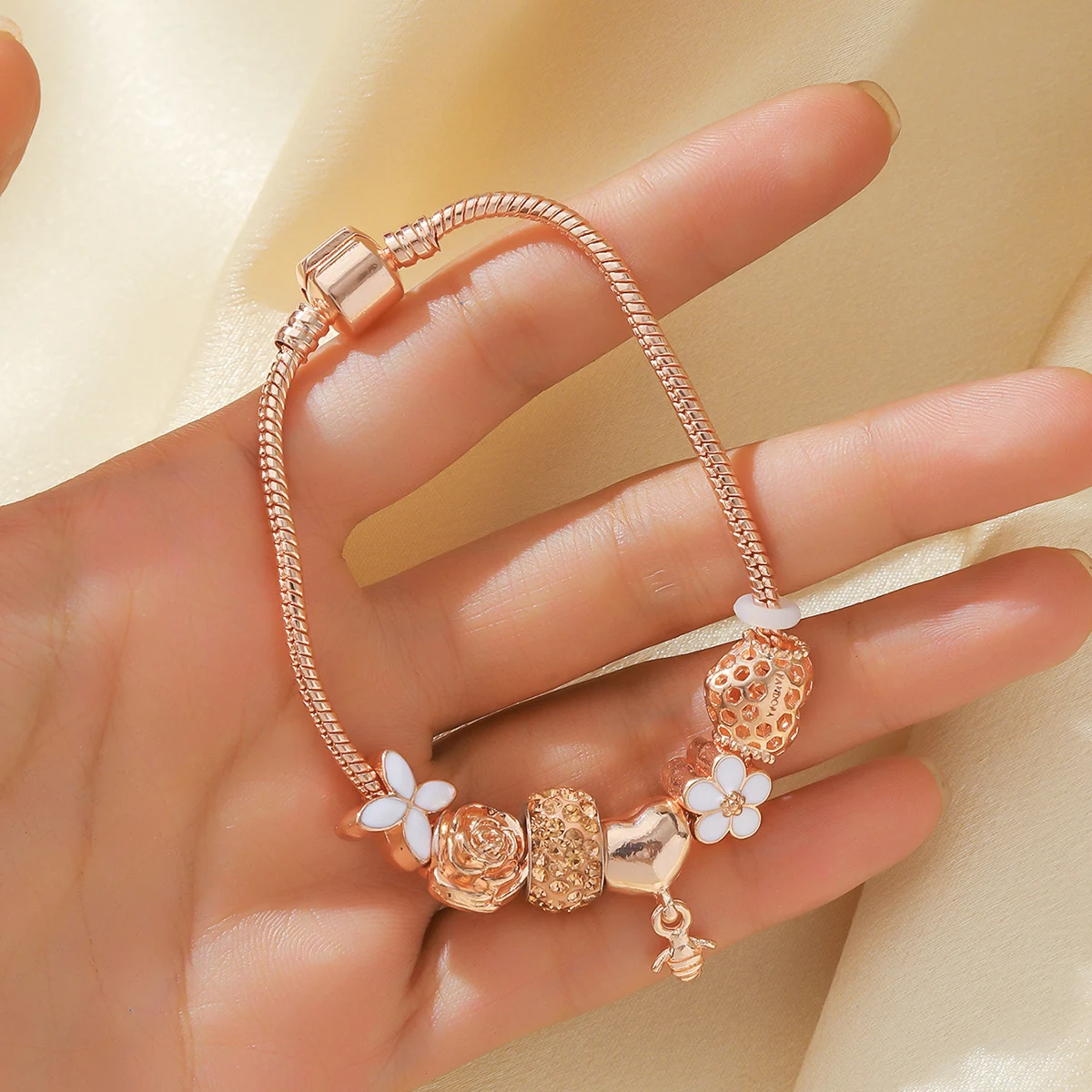 1PC Women's Fashion Pan Family Multi Element Flower Little Gold Beaded Bracelet Date Travel Banquet Party Holiday Dressing Gift