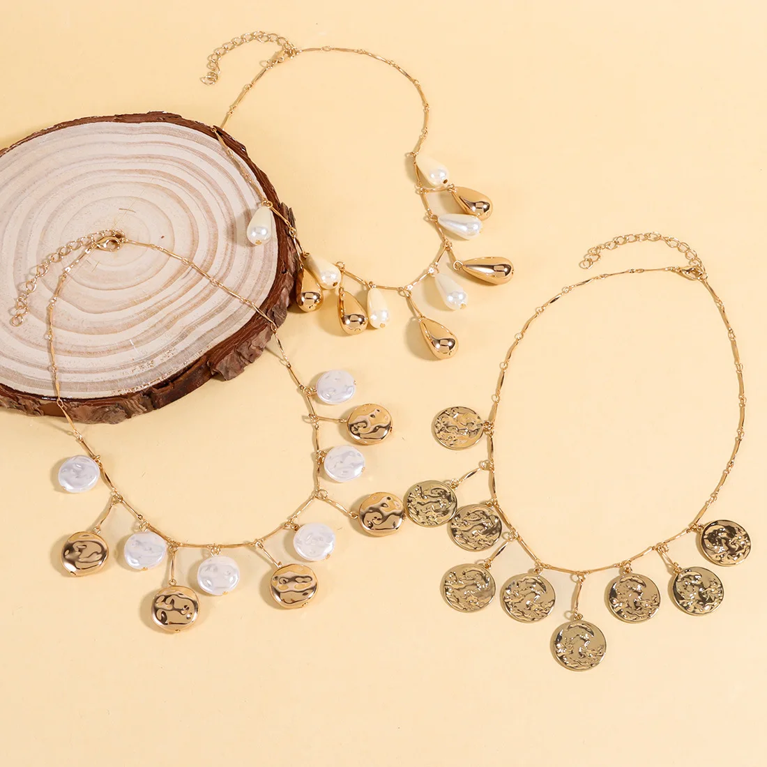 European and American fashion jewelry, retro round cake water drop pendant necklace, fashionable versatile collarbone chain, water drop shape pendant necklace, white fritillary pendant necklace, thin collarbone chain woman