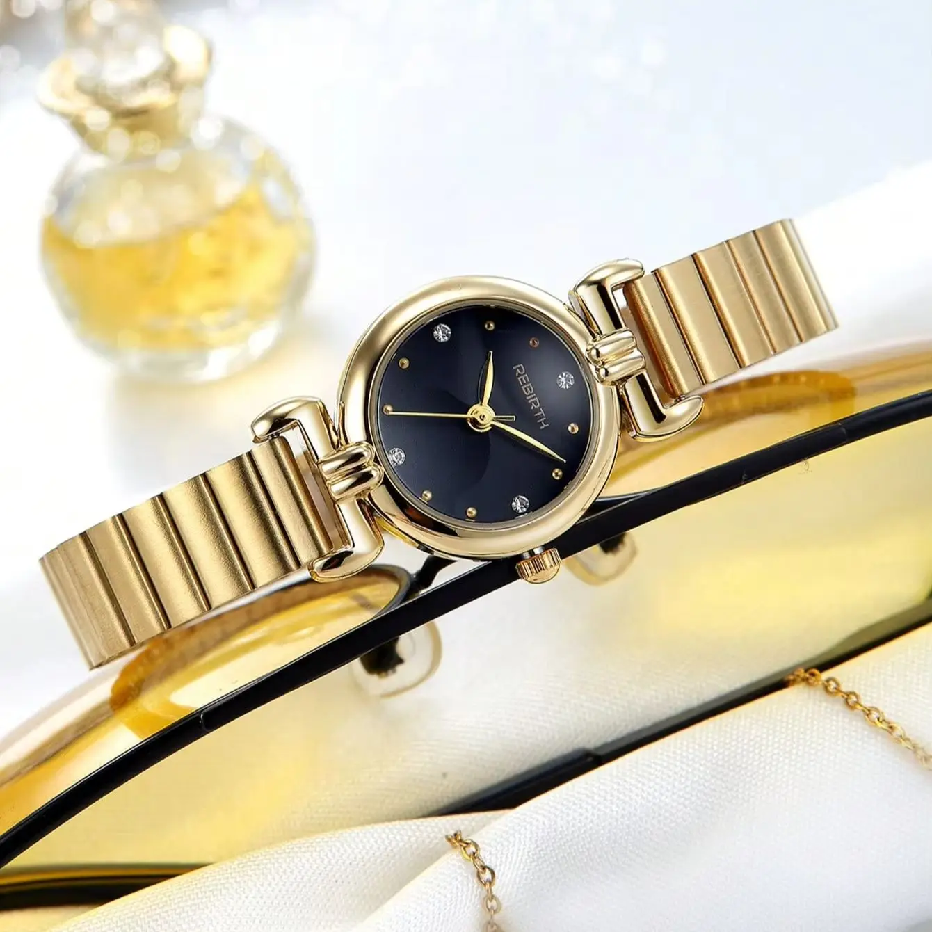 Small, Simple, Exquisite and Fashionable Women's Quartz Watch view 3