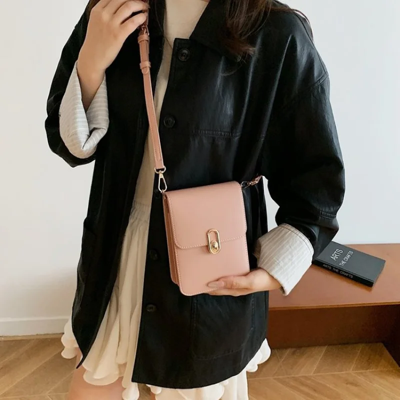 

Sophisticated Women's Handbag Made Of PU Leather Boasting Ukraine High-End Durable Lightweight Commuter Design