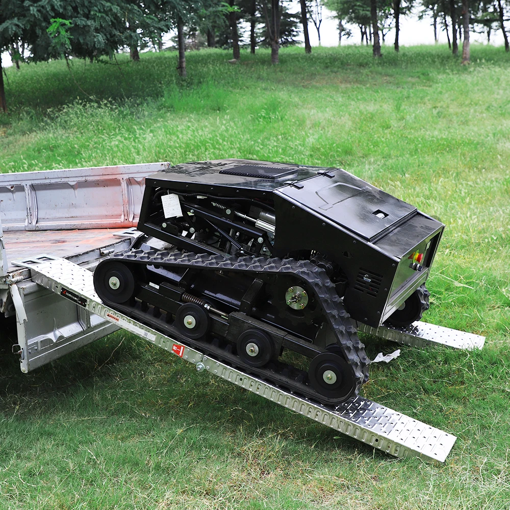 Tosaerba telecomandato di vendita calda. Camminare cingolato per una presa forte. Adatto per terreni complessi in giardini e frutteti.