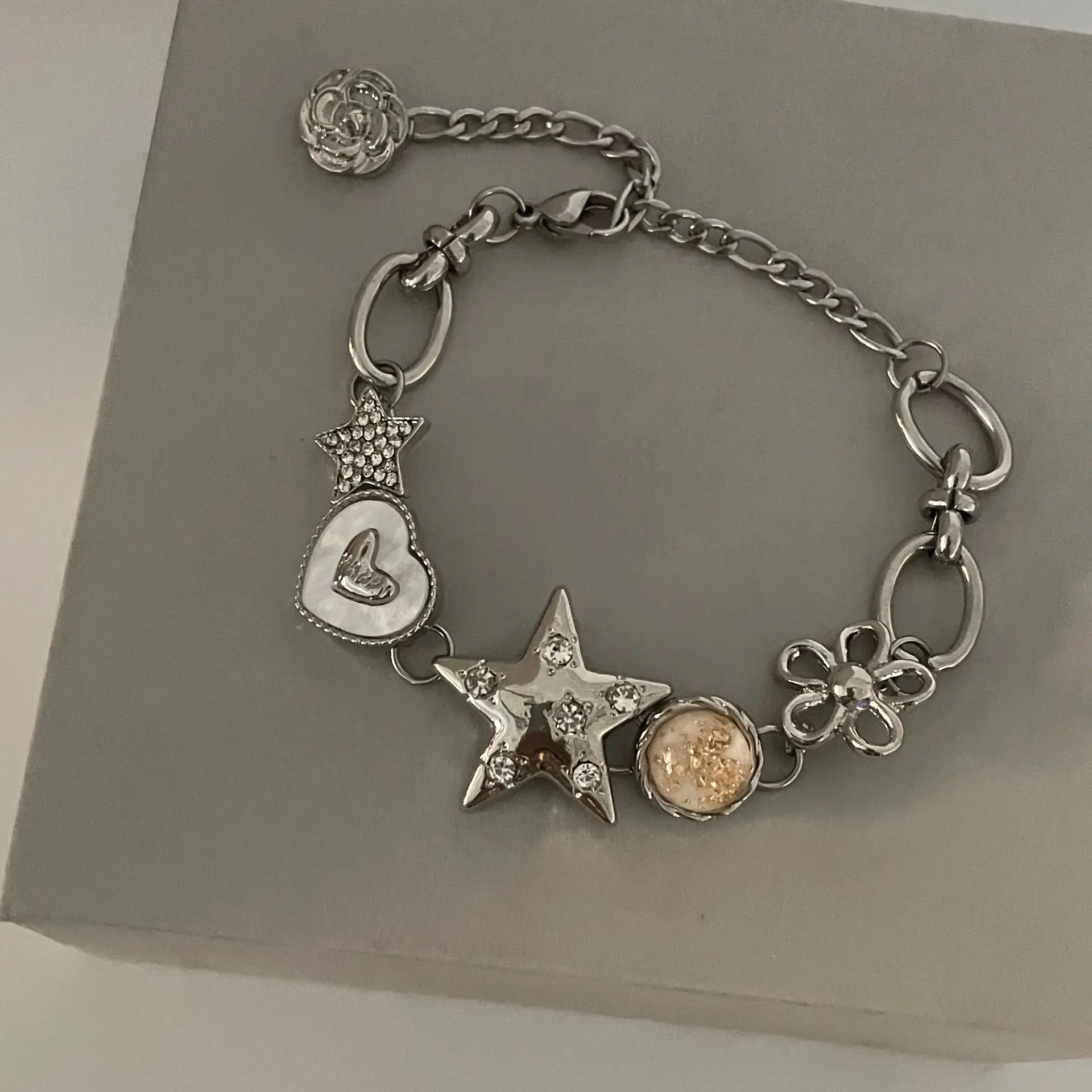 

Y2K Silvery Aesthetic Heart Star Chain Bracelet Stylish Beaded Bracelet for Women Charm Bracelet Perfect Gift for Fashion Lover