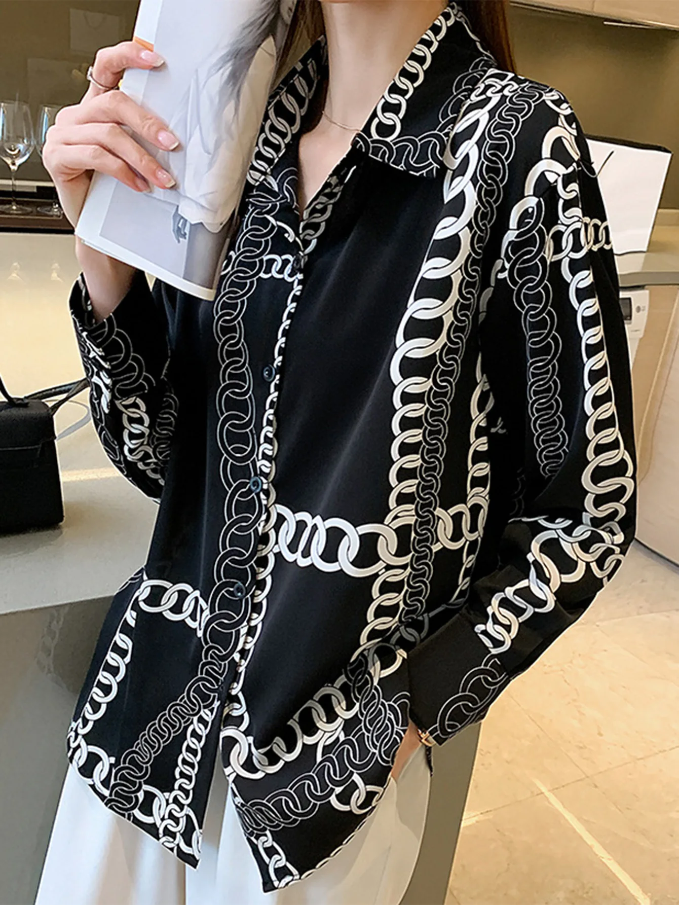 

Autumn New Abstract Printed Slim Fit Long Sleeved Shirt for Women's Casual and Simple Lapel Commuting Long Sleeved Shirt