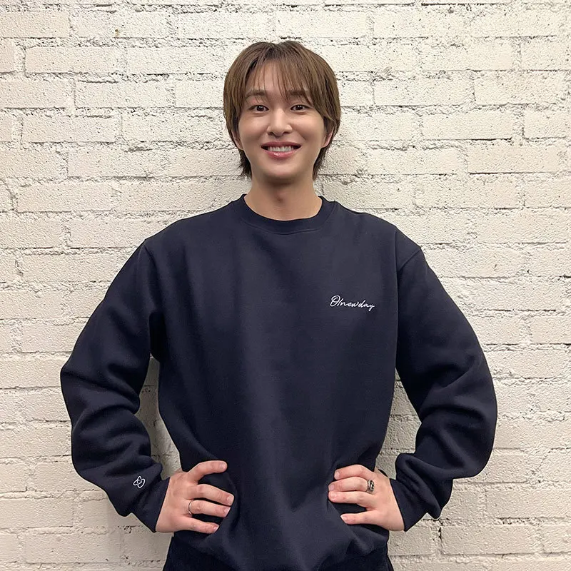 SHINee ONEW O! New Day Sweatshirts kpop fashion Letter print Round neck pullover men women autumn loose Sweatshirt for fans tops