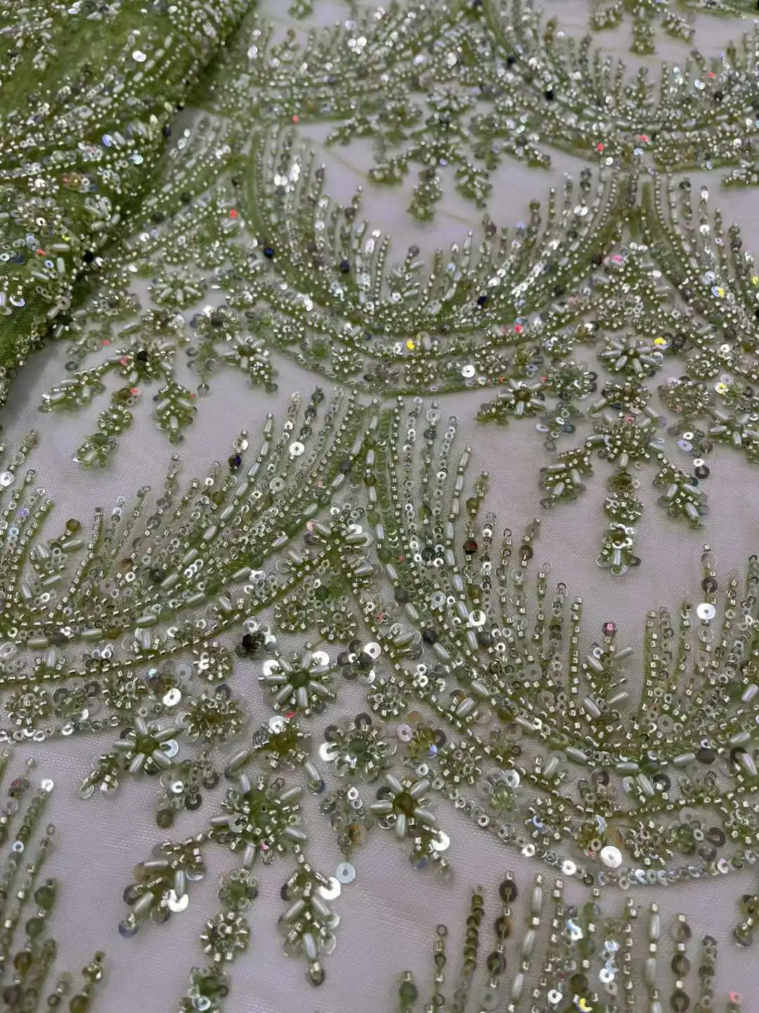 2024 tessuto a rete con paillettes dal design unico 5 yarde di alta qualità per abito da festa di nozze a mano nuovo Tulle africano francese con perline