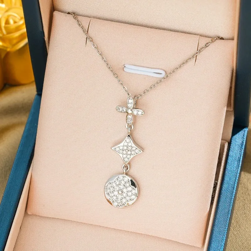 

The 2025 new trendy DIY accessory necklace collarbone chain accessory New niche micro-inlaid three-layer