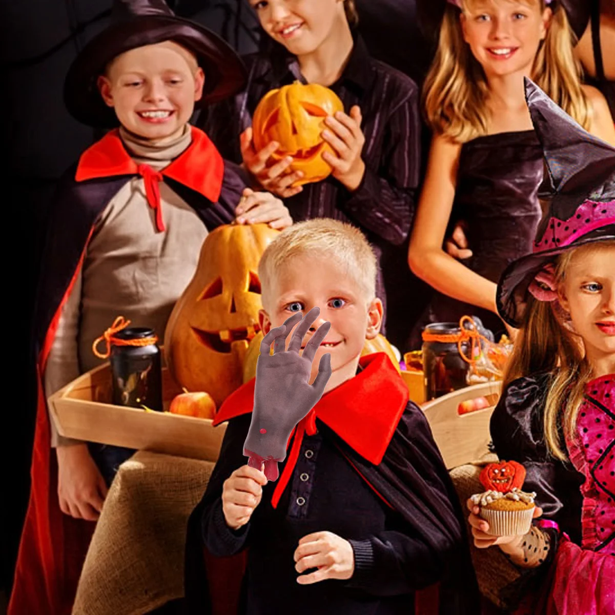 

1Pair Severed Hand Realistic Bloody Broken Hand for Halloween Carnival Haunted House Scary Decorations Prank Props