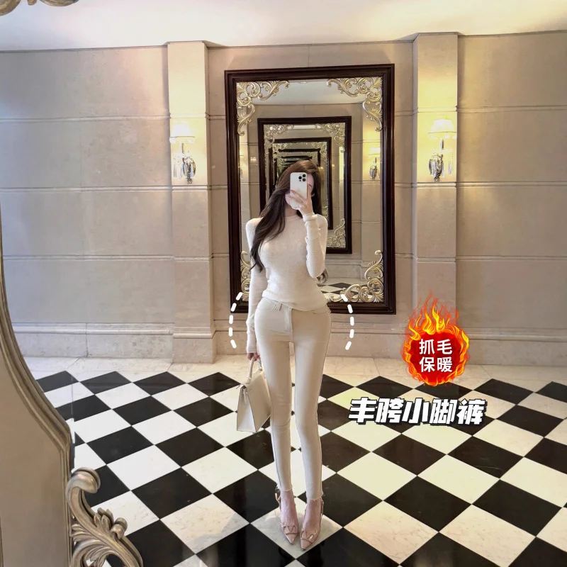 

Женские укороченные джинсы с широкими штанинами, средней/высокой талией, на флисовой подкладке, универсальные, в чистом и соблазнительном абрикосовом цвете.