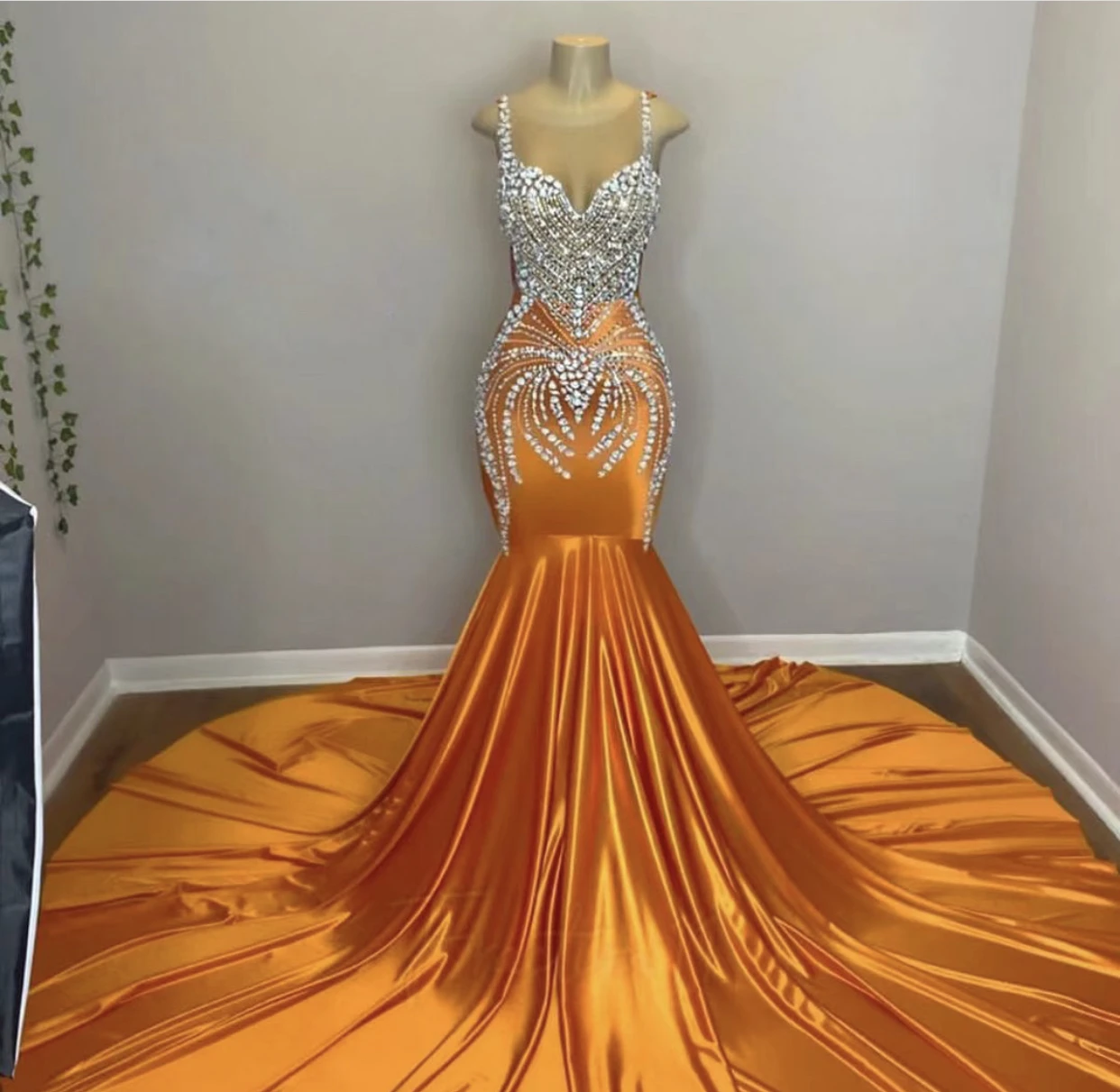 Orange Prom Dresses Luxury Long for Black Girl Mermaid Beaded Rhinestones Diamond Formal Evening Gala Gown Graduation Dress