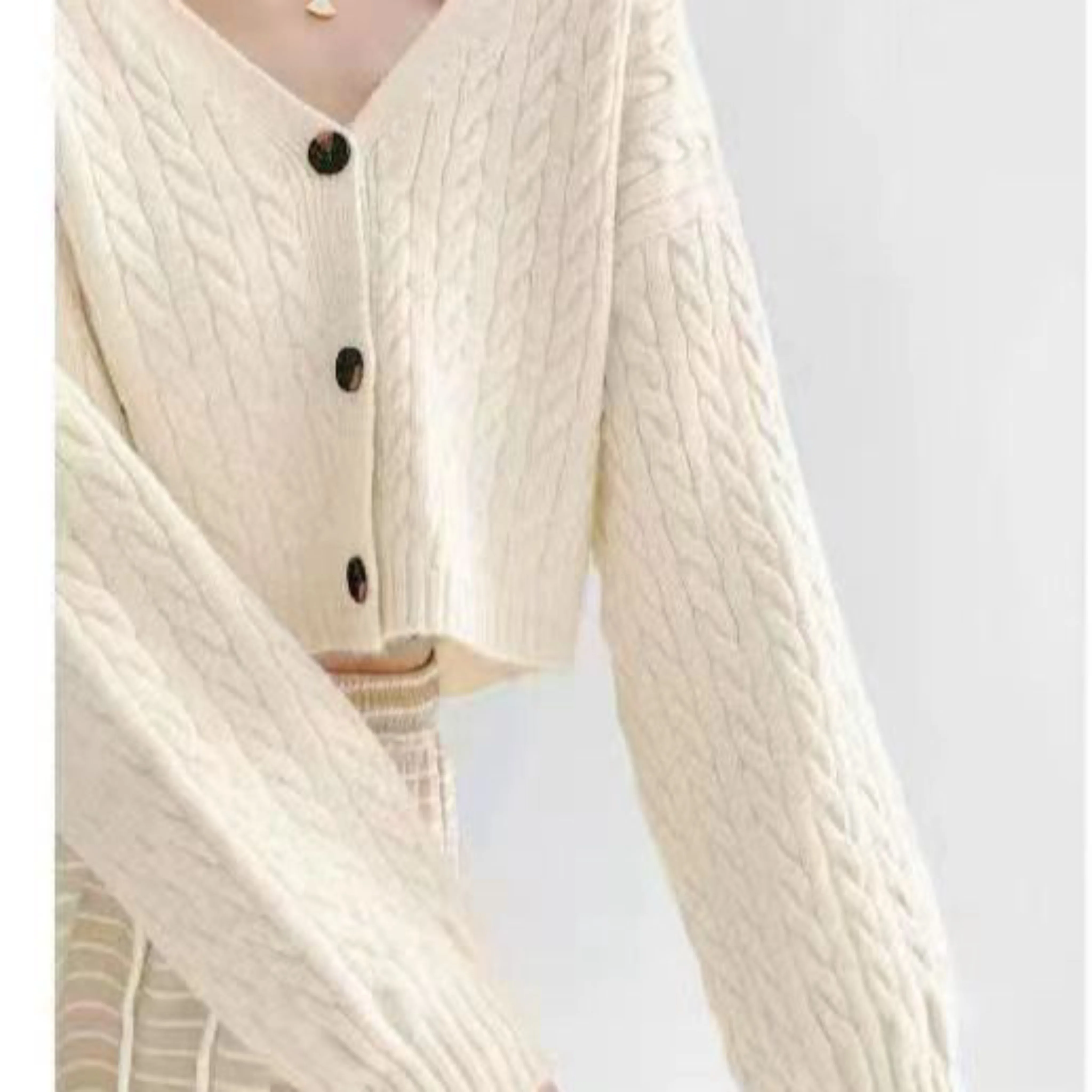 เสื้อคลุมคาร์ดิแกนไหมพรมถักแบบหลวมๆ สไตล์ลำลอง สำหรับฤดูใบไม้ร่วงและฤดูหนาว แขนยาว รุ่นใหม่สำหรับผู้หญิง เสื้อครอปอเนกประสงค์ เนื้อผ้านุ่ม สวมใส่สบาย