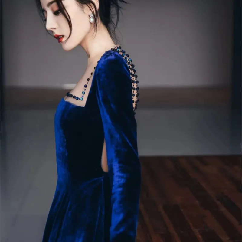 Blue female light luxury niche hosts heavy industry long-sleeved dress