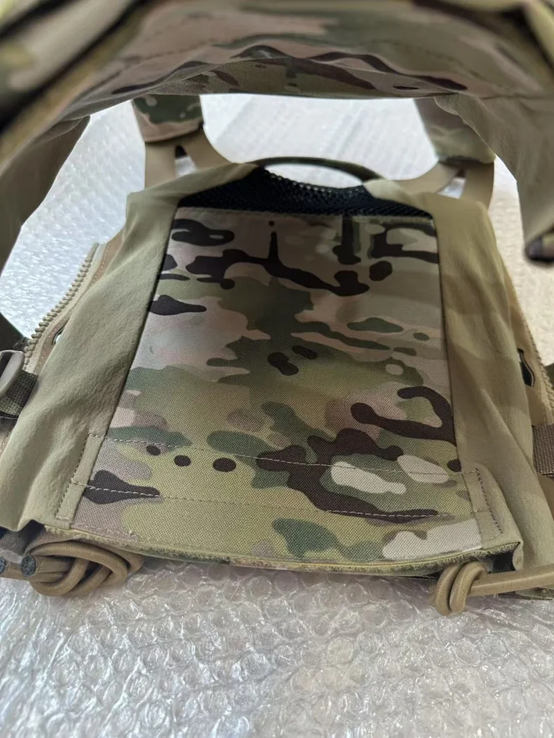 Bild 7: Outdoor Sports JPC2.0 Weste + MOLLE-Seitenteil