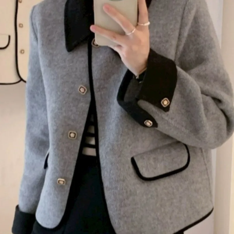 2025 Nuovo cardigan lavorato a maglia corto autunno inverno Cappotto in puro colore stile francese Capispalla di alta qualità per donna