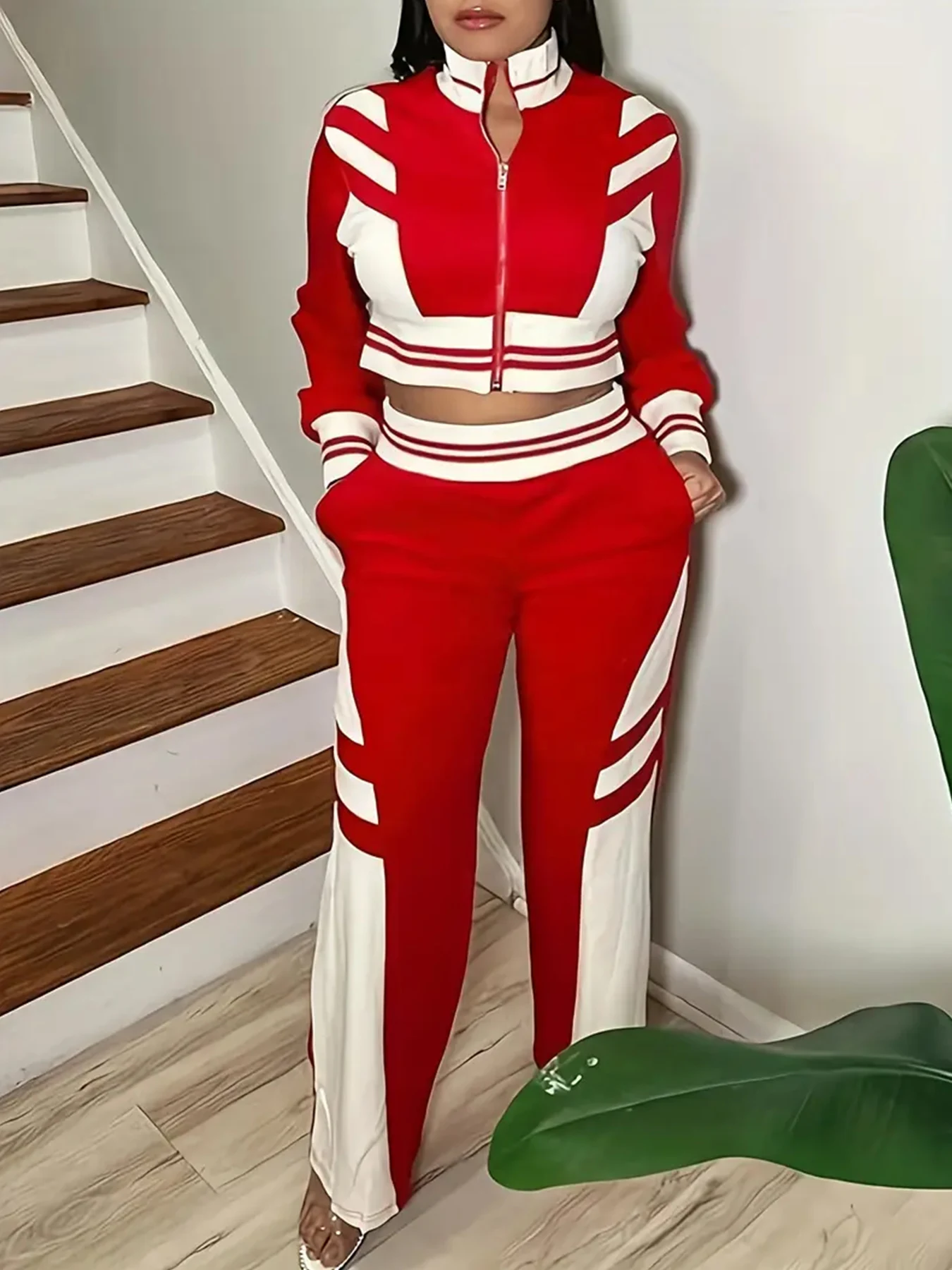 Nowy damski dwuczęściowy zestaw sportowy i rekreacyjny z blokami kolorów, bluza z długim rękawem zapinana na zamek i spodnie o dopasowanym kroju, możliwość prania w pralce.