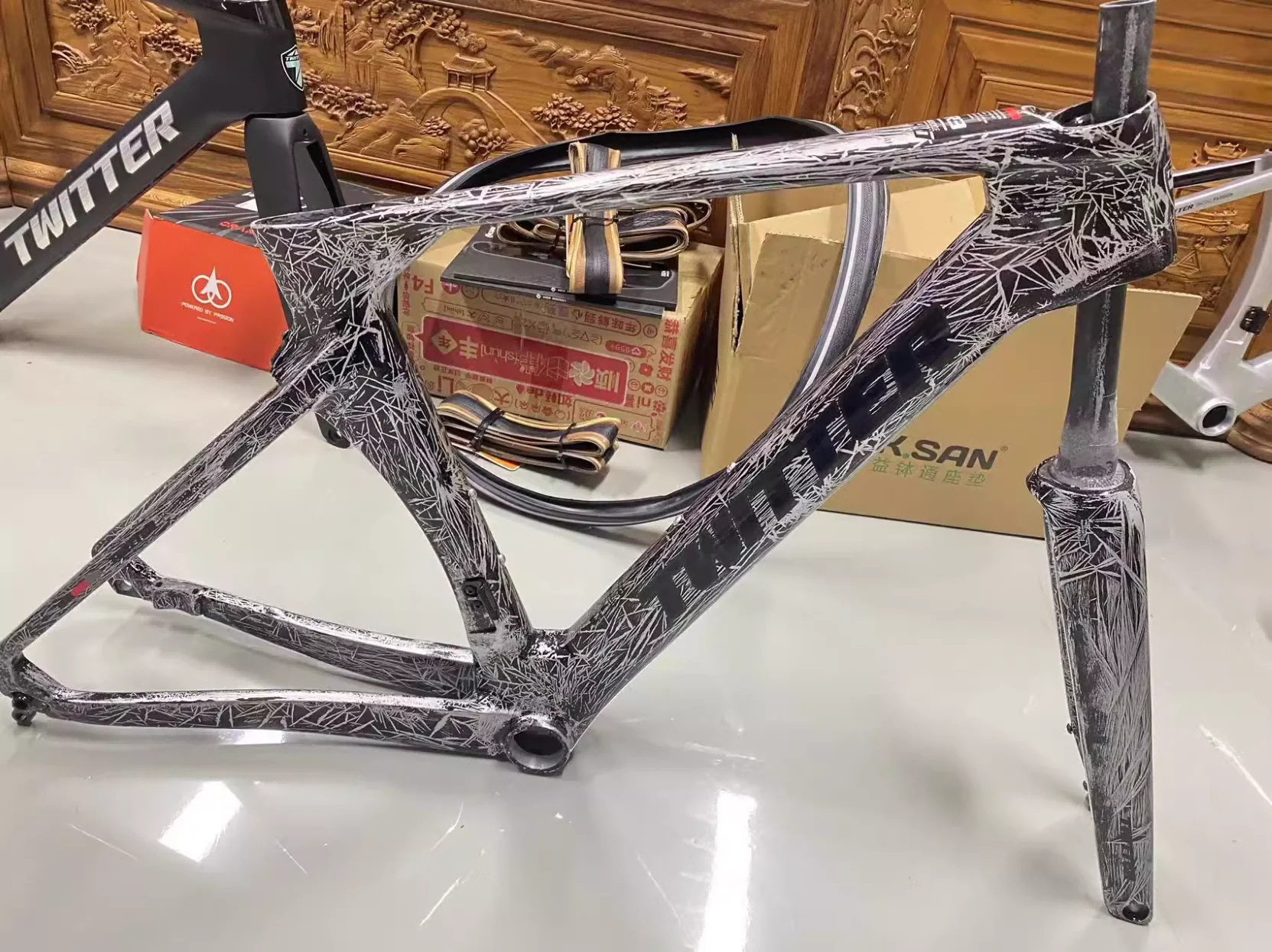 R10 carbon fiber road vehicle frame disc brake bicycle frame 700C pneumatic racing frame custom color