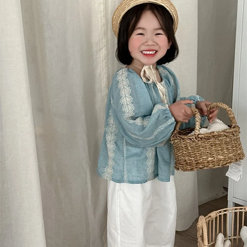 2024, весенние новые товары, однотонная рубашка с вышивкой для девочек, корейская версия, детский топ в иностранном стиле с круглым вырезом