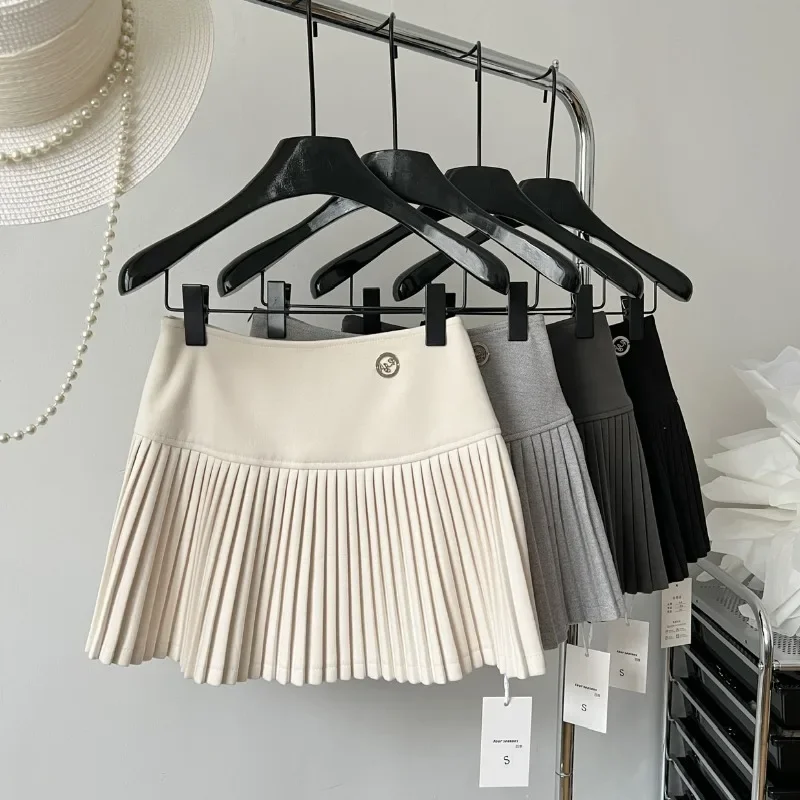 Falda Tableadas Gris: La Elección Ideal para un Estilo Elegante y Funcional en Otoño e Invierno