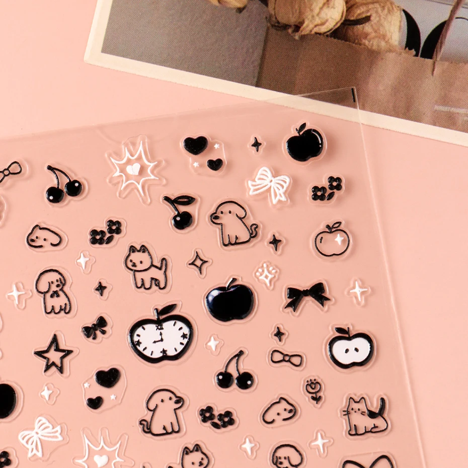 2 pezzi 5D in rilievo Graffiti Cane Gatto Adesivi per unghie Ciliegia Mela Decalcomanie adesive per unghie Tema frutta animale Decorazioni per unghie usa e getta