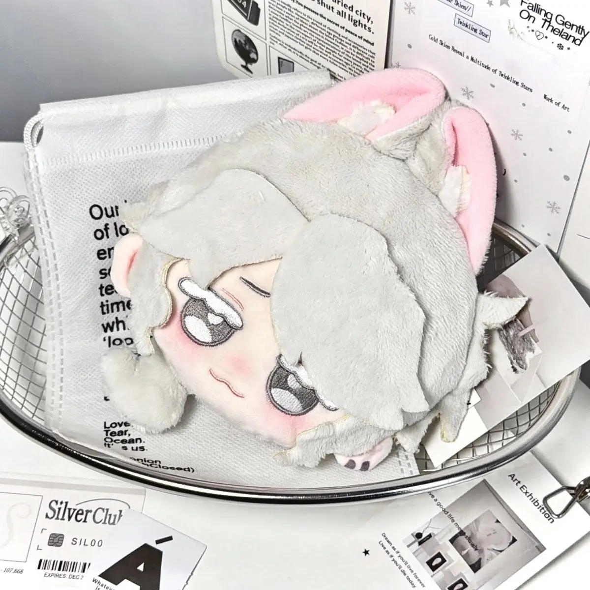 

Identity Ⅴ Composer Frederick Kreiburg Anime Cosplay Cartoon Fluffy Coin Case Change Keyring Purse Keychain Doll Pendants