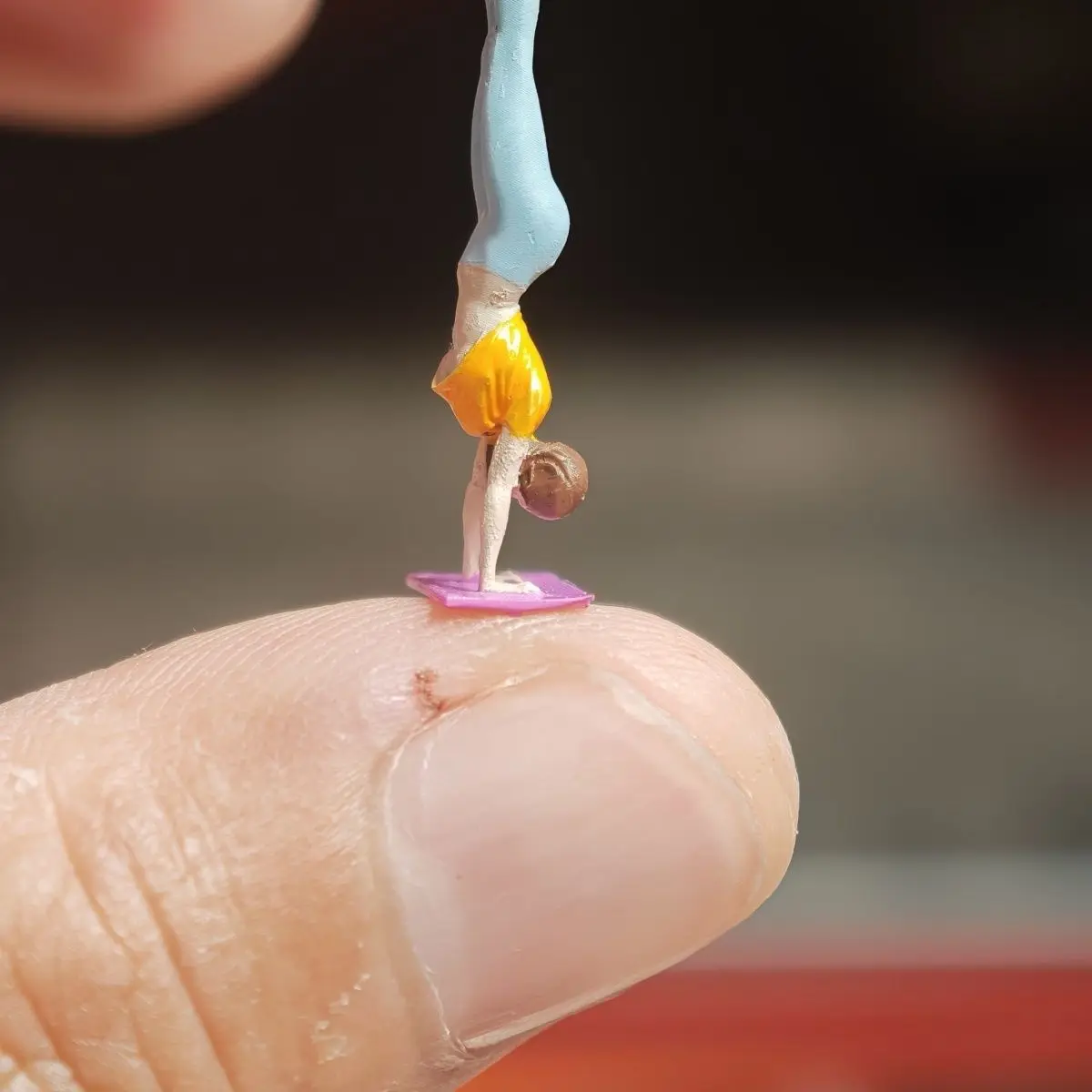 1/64 Figurina statica Fai da te in resina dipinta a mano Yoga Girl Model Car Scene Diorama