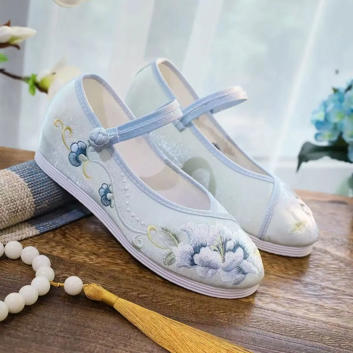 

2024 New Women's Chinese Traditional Flat Sole Embroidered Shoes Soft Sole Round Toe Mary Jane Shoes Ethnic Style Hanfu Shoes