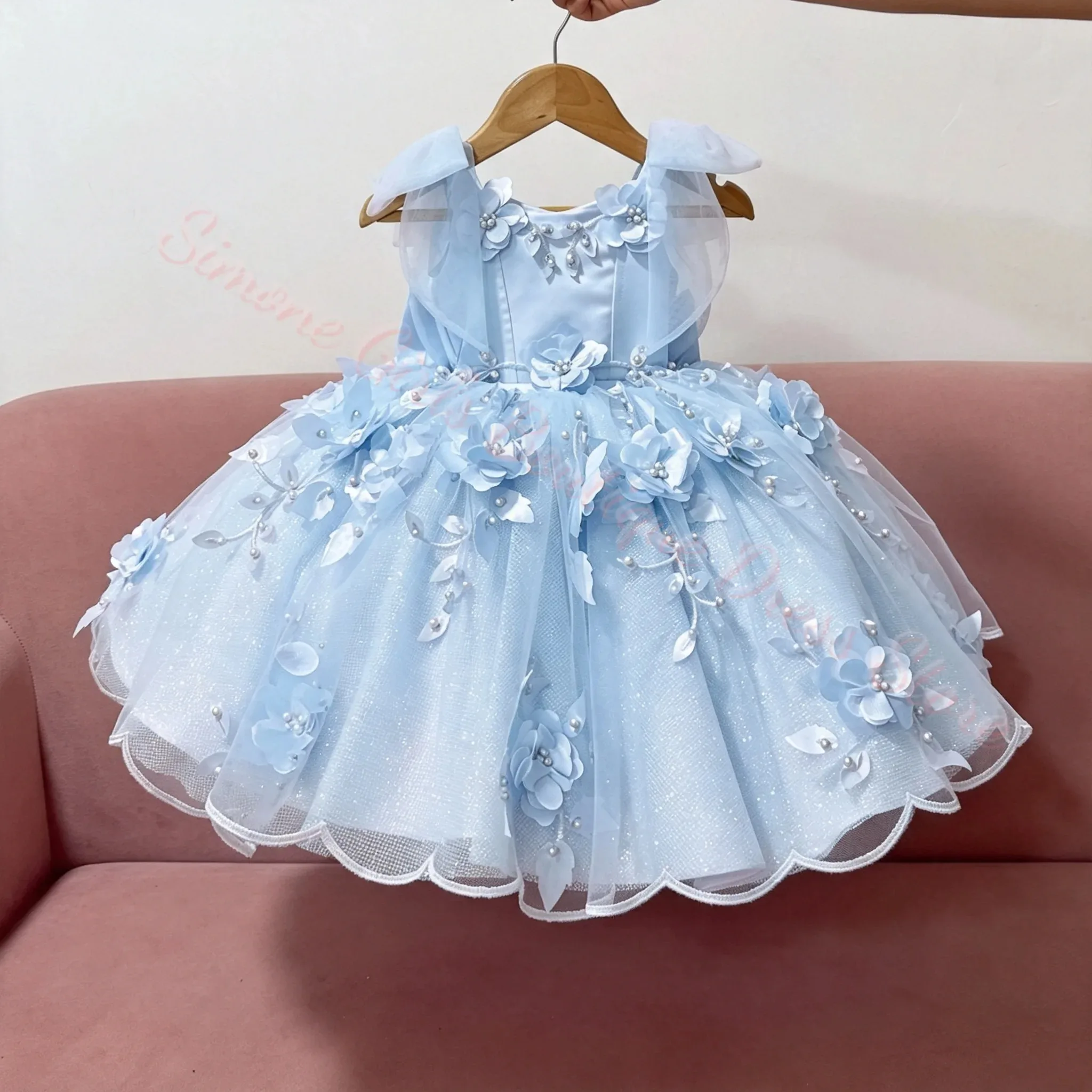 Großhandel Maßgeschneidertes Luxus-Blumenmädchenkleid mit Schleife, dünnen Trägern, rückenfrei, knielang, für Kinder, Festlichkeiten, Partys, Geburtstage und Events – Detail 6