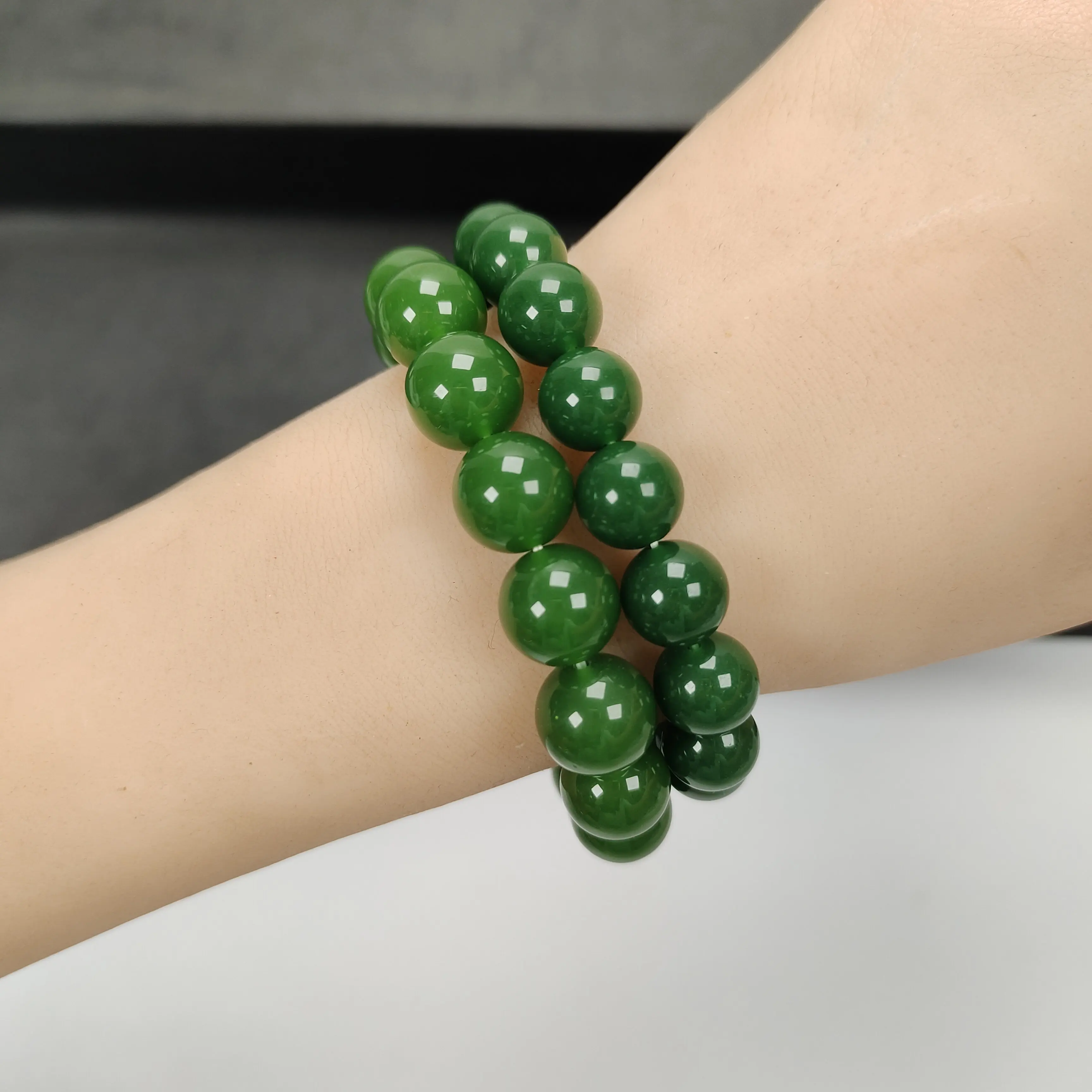 

Beaded Bracelet For Daily Wear Imitation Spinach Green Jade Drop Resistant Emulsified Glass 2026 Unisex High Imitation Versatile