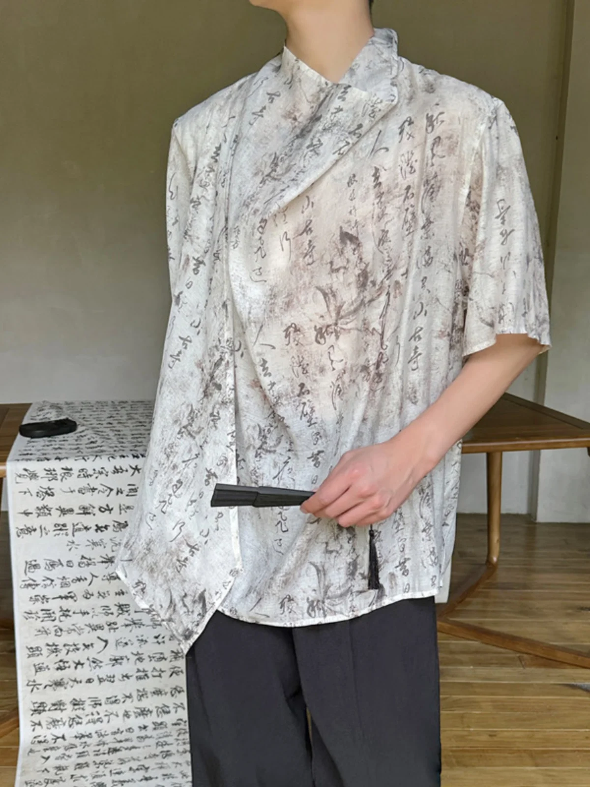 

Летняя новинка: мужская футболка с принтом в стиле каллиграфии, национальный дизайн, свободный крой, тонкая модель