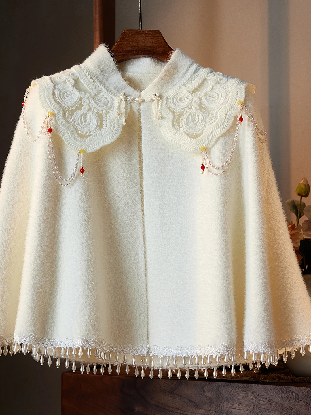 white-shawl-women's-new-chinese-style-engagement-fashionable-national-style-high-end-cloak-short-coat-autumn-winter