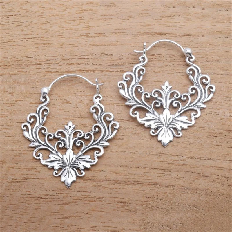 Vintage Exquisite Hand Carved Hollow Pattern Silvery Pendant Earrings Women's Fashion Gorgeous Banquet Celebration Jewelry Gifts