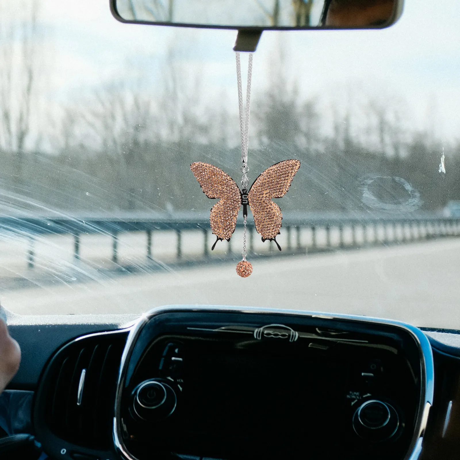 

Милый кулон-бабочка на зеркало заднего вида автомобиля, блестящее подвесное украшение, автомобильный аксессуар со стразами, стильное украшение для интерьера автомобиля, женский декор, модные ювелирные изделия
