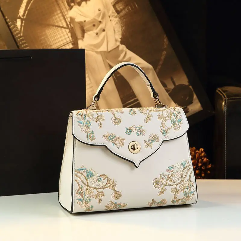 -style embroidered flap handbag women, large-capacity structured crossbody bag, light luxury lock clasp shou