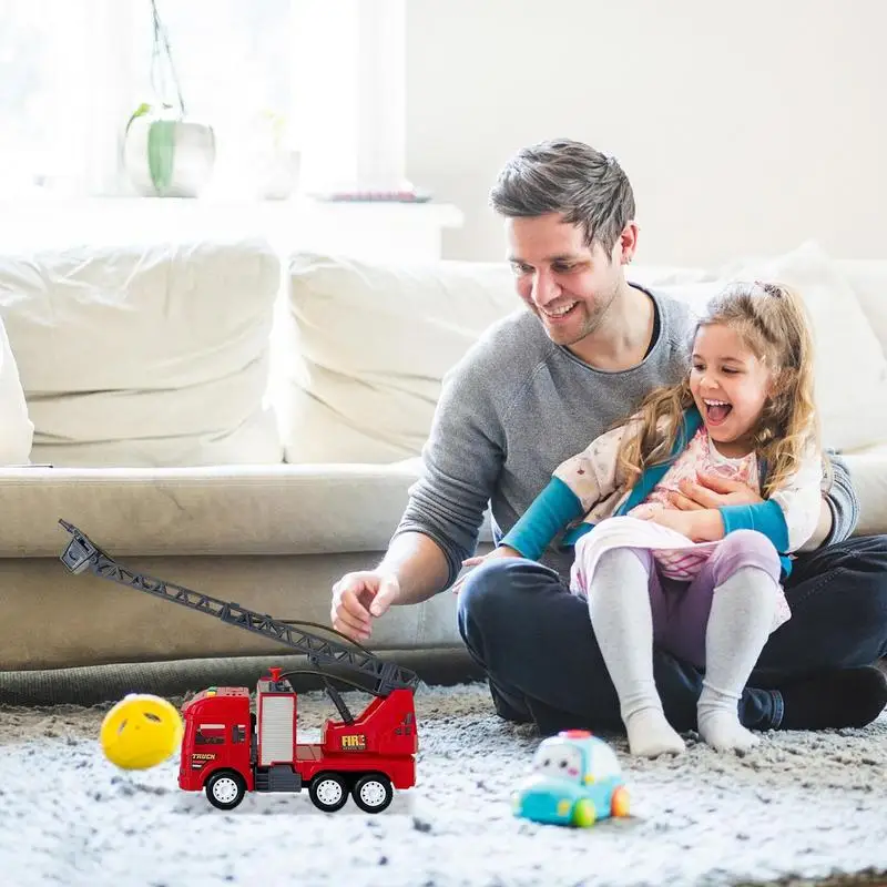 Caminhão de bombeiros para meninos, caminhões de bombeiros, bomba de água de trabalho, motor de caminhão de bombeiros vermelho com luzes de escada, sirenas realistas para meninos