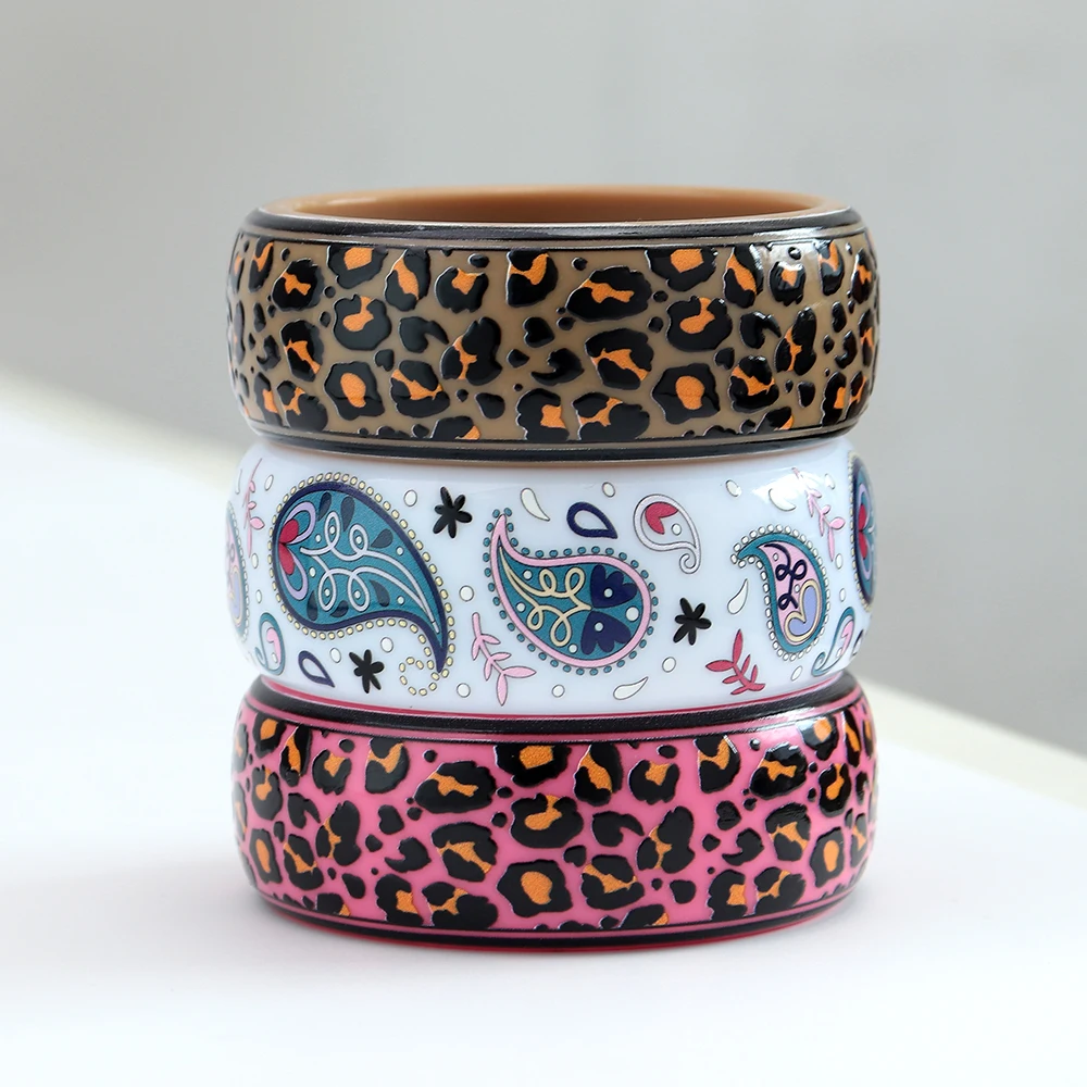 New Resin Colorful Leopard Wide Cuff Bangles Acrylic Thick Geometric Round Bangle for Women Retro Jewelry Gifts