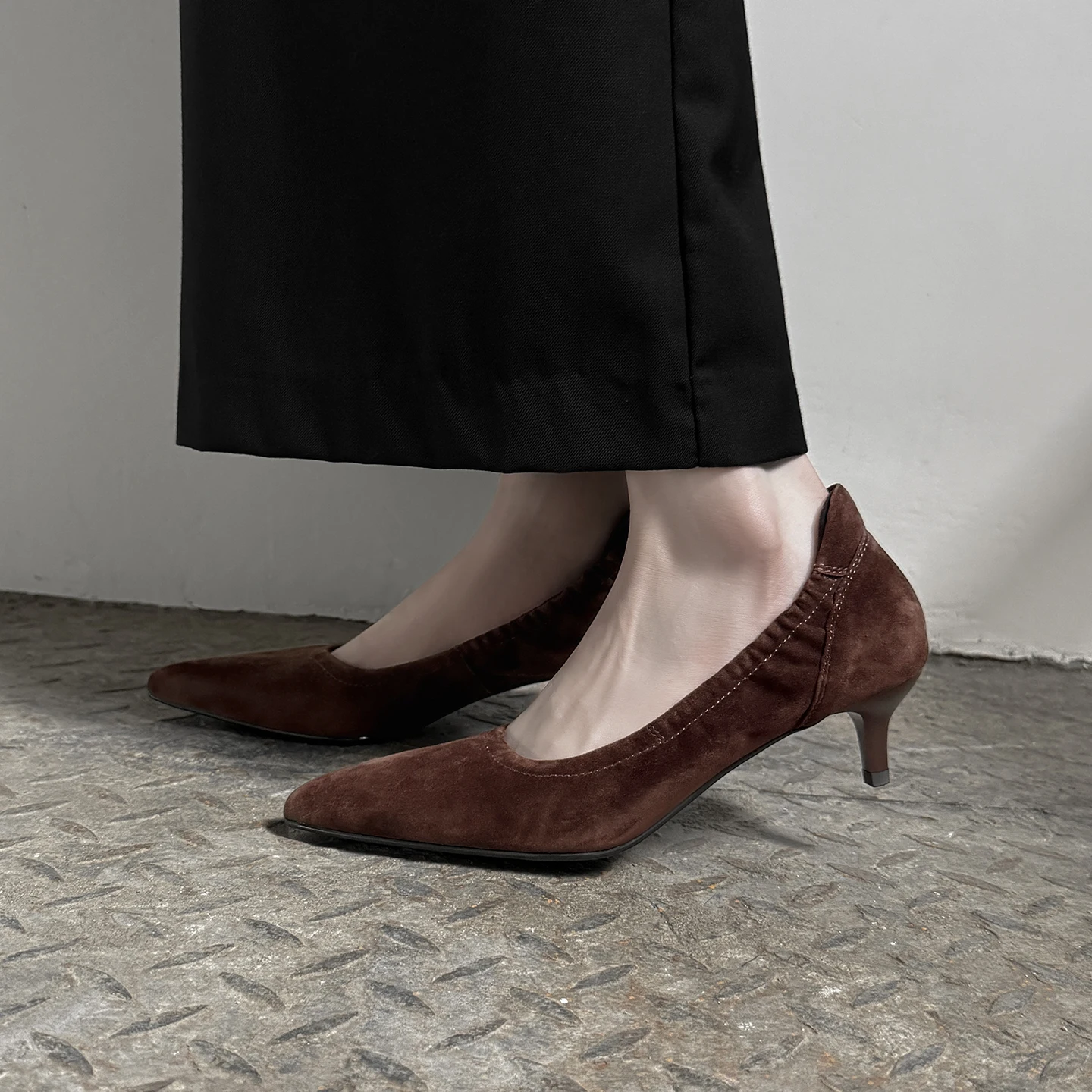 

Женские туфли-лодочки из котенка с острым носком — туфли-лодочки из натуральной замши и удобной посадкой, модельные туфли на низком каблуке 1,8 дюйма для работы, офиса