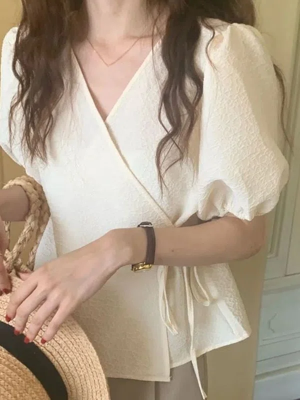 

Women's One-Piece Shirt Chic Design Summer 2026 V-Neck Cross Tie Bubble Sleeve Top French Style Loose Fit Skin-Friendly Breat...