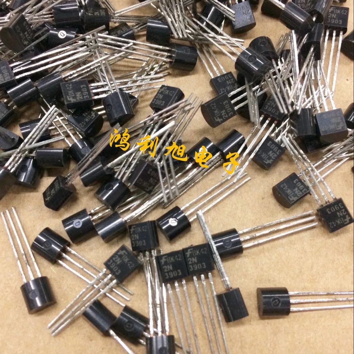 10PCS/Lot 2N3903 Small Signal Bipolar Transistor, 0.2A, 40V, NPN, TO-92