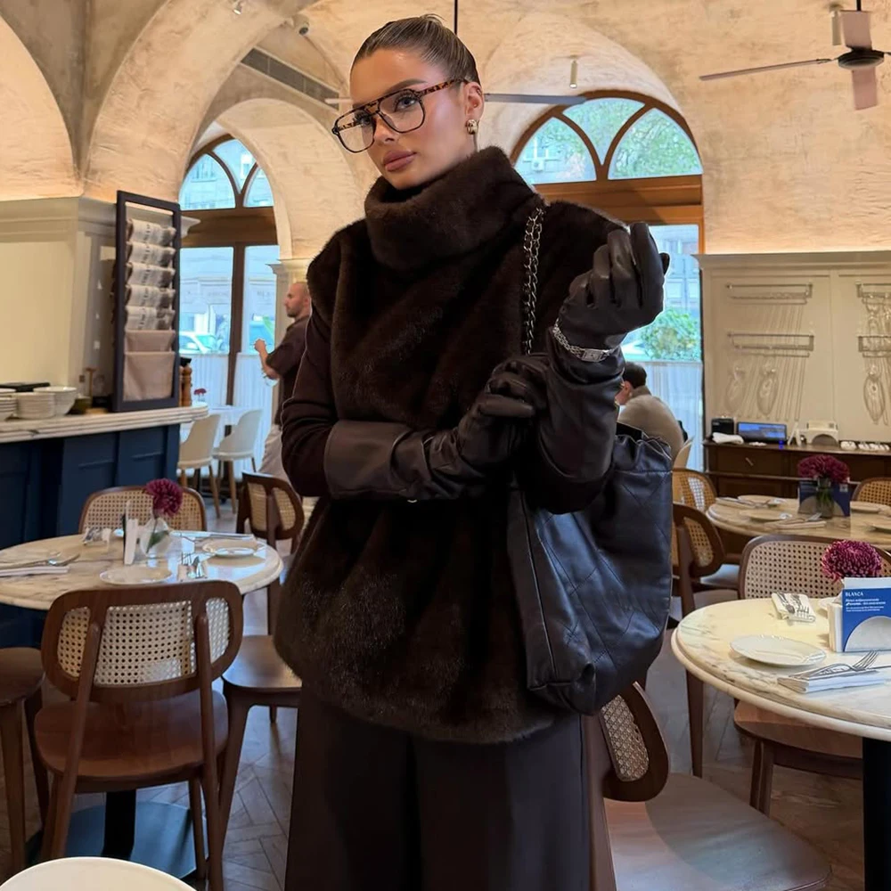 سترات من الفرو الصناعي الصلبة من Talenza سترات نسائية عصرية بياقة مدورة منفوشة قطع علوية شتوية أنيقة بدون أكمام معاطف